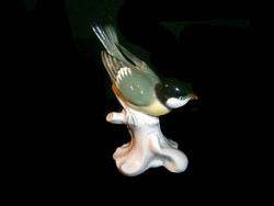 Nagyon ritka és gyönyörű Volkstedt porcelán faágon ülő madár 12 cm magas
