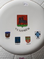 Herendi falitányér Veszprém és testvérvárosai címerével   