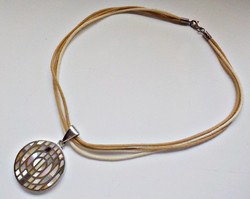 925-ös ezüst gyöngyház medál szövet láncon ezüst kapoccsal