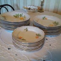 Zsolnay sárga rózsás, arany tollazott étkészlet tányérok 26 db szép állapotban