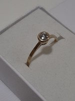 Buton arany gyűrű  0,17 ct brillel certifikáttal