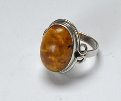 Német ezüst gyűrű borostyán kővel.