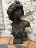 Szecessziós figurális szobor, szignált nő mellszobor szignó is fotóztam! JUDITH a mű címe! Paris.