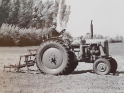 Régi fotó vintage fénykép földművelés aratás traktor vidéki életkép 2 db