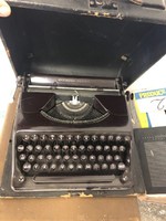 Régi Olympia írógép, működőképes állapotban, gyűjtőknek.