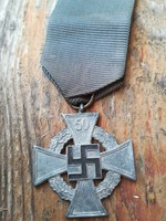Német Birodalmi 50 év szolgálati kitüntetés, szalagon 