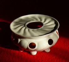Teáskannát melegen tartó Neutettau porcelán alátét