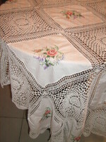 Különleges álomszép kézzel horgolt hímzett filigrán fehér antik terítő