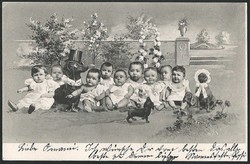 120 éves képeslap, Egy csokor gyermek tacskó kutyákkal 1900