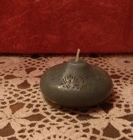Candle with flower pattern, steel blue color, interesting shape, recommend!