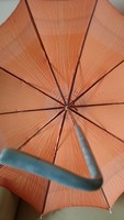 Antik esernyő dekorációnak kitűnő