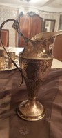 Jelzett antik ezüst kiöntő. Nagyon kecses darab. 19cm magas12.5cm szėles. A tálca és a poharak dekor