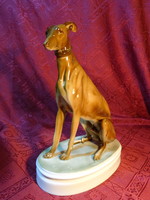 Zsolnay porcelán ülő agár kutya, magassága 26 cm.