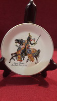 Fekete herceget ábrázoló lovagi porcelán tányér
