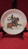 Pearcy lovagot ábrázoló porcelán tányér