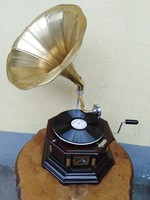 Tölcséres gramofon II