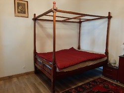 Restaurált, baldachinos ágy eladó