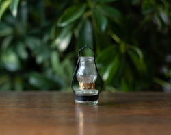 Miniatűr üveg petróleumlámpa - pici babaházi, bababútor kiegészítő