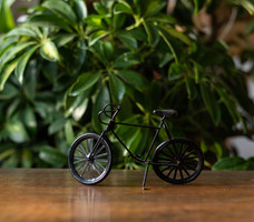 Miniatűr fém bicikli - babaházi kiegészítő, bababútor kiegészítő - pici kerékpár