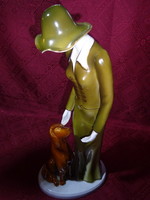 Hollóházi porcelán figurális szobor, zöld ruhás hölgy a vizsla kutyával. Formaszám: 8246.