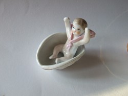 Régi antik picike, mini porcelán baba fürdőkádban vagy kosárban-párja megtalálható termékeim között