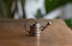Miniatűr fém öntözőkanna - pici kanna - babaházi, bababútor kiegészítő, játék kerti szerszám