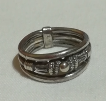 Női ezüst gyűrű.