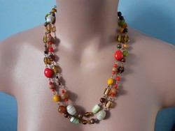 Vidám, színes üveg, fa és kerámia  gyöngyökből készült nyaklánc