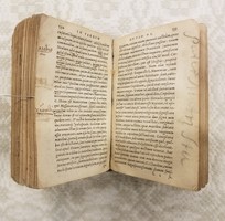 Latin nyelvű könyv