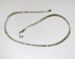 Engraved pattern silver necklace.