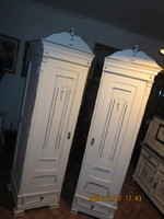 Két  sarok  szekrény
