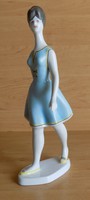 Hollóházi porcelán sétáló nő figura 24 cm magas (po-1)