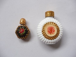 Régi porcelán és gobelinnel díszített parfümös üveg 