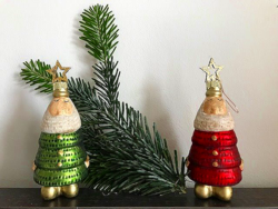 Zöld és piros vintage üveg fújt és kézzel festett karácsonyfadíszek télapó csillaggal