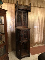 Gyönyörű gótikus oltár / szekrény