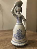 Hollóházi porcelán almaszedő nő 