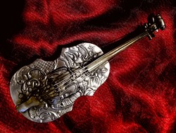 ..nem csak Yehudi Menuhin rajongóknak...Aranyozott ezüst hegedű formájú szelence, pill box, 19. száz