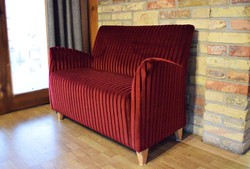 Bordó retro újrakárpitozott kanapé