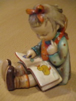 A legrégebbi Hummel gyerek figura /mesekönyvet olvasó kislány/