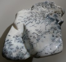 Természetes közönséges Opál ásvány dendrites mintákkal (Merlinit). 141 gramm