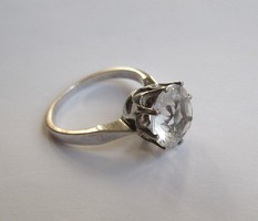 Ezüst gyűrű nagy kővel, korona alakú foglalattal