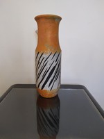 Gorka Lívia zebracsíkos váza