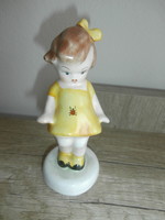 Kerámia figura- Katicás kislány sárga ruhás