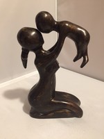 Holland neves szobrásztól: Anya gyermekével című szobor (N)