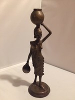 Lajosnak! Afrikai fém kisplasztika, vízhordó nő II., bronz-szerű ötvözetből szobor (N)