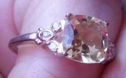 925 ezüst gyűrű 19,3/60,6 mm, gyémánttal és lemon topázzal.