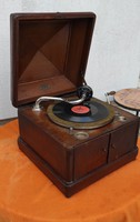 Antik müködő Gramofon jelzett, tiszta fàból, Youtube nézze,hallgassa meg .Bécs,Wien Johann Arlett  