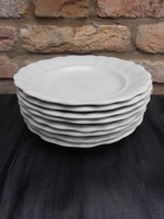 8 db antik  Zsolnay, hófehér lapos tányér. Jelzett, hibátlan darabok.1930-as évek.