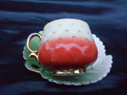 Zsolnay 1880-as évek, eper csésze és csésze alj. Igazi antik, gyűjtői csemege.