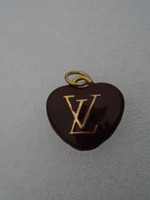 Louis Vuitton luxus női szív alakú medál talán féldrágakőből kellemes barna színben